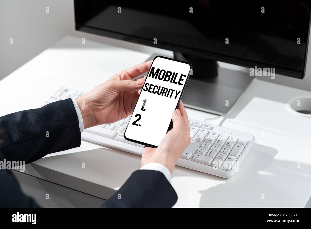 Scrittura del testo Mobile SecurityProtezione del telefono cellulare da minacce e vulnerabilità, concetto Internet protezione del telefono cellulare da minacce Foto Stock