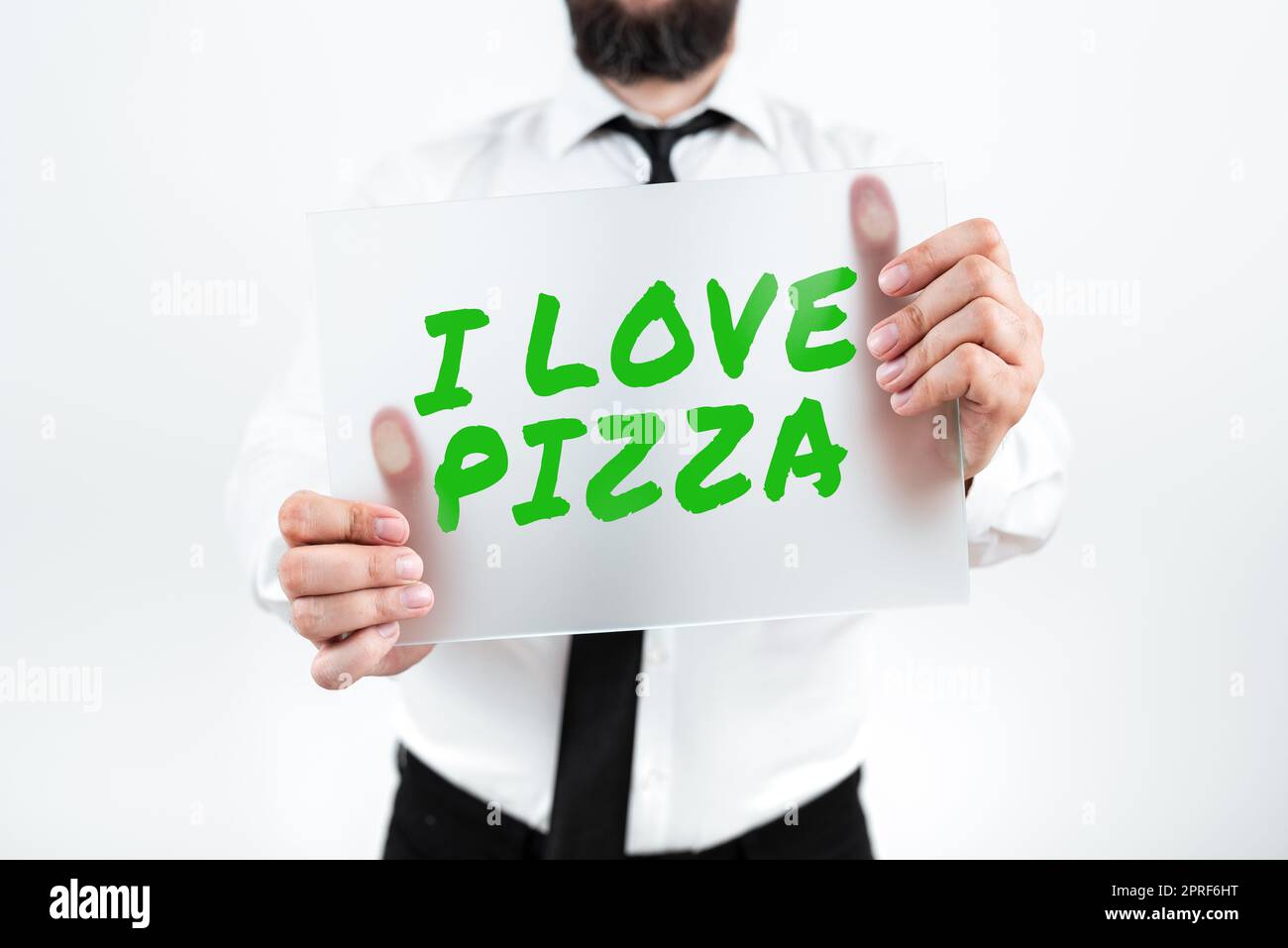 Testo che mostra ispirazione i Love Pizza. Un'idea di business per apprezzare molto il cibo italiano con formaggio, prosciutto e pepe in fette, lampadina con pulsante di accensione e condivisione di nuove idee. Foto Stock