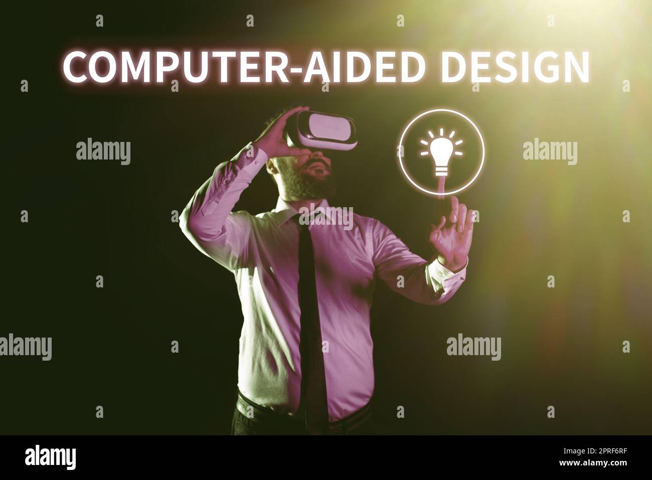 Scrittura a mano testo computer Aided Design. Concetto che significa progettazione industriale CAD utilizzando dispositivi elettronici Man Holding tablet con grafico e penna che punta sulla freccia verso l'alto. Foto Stock