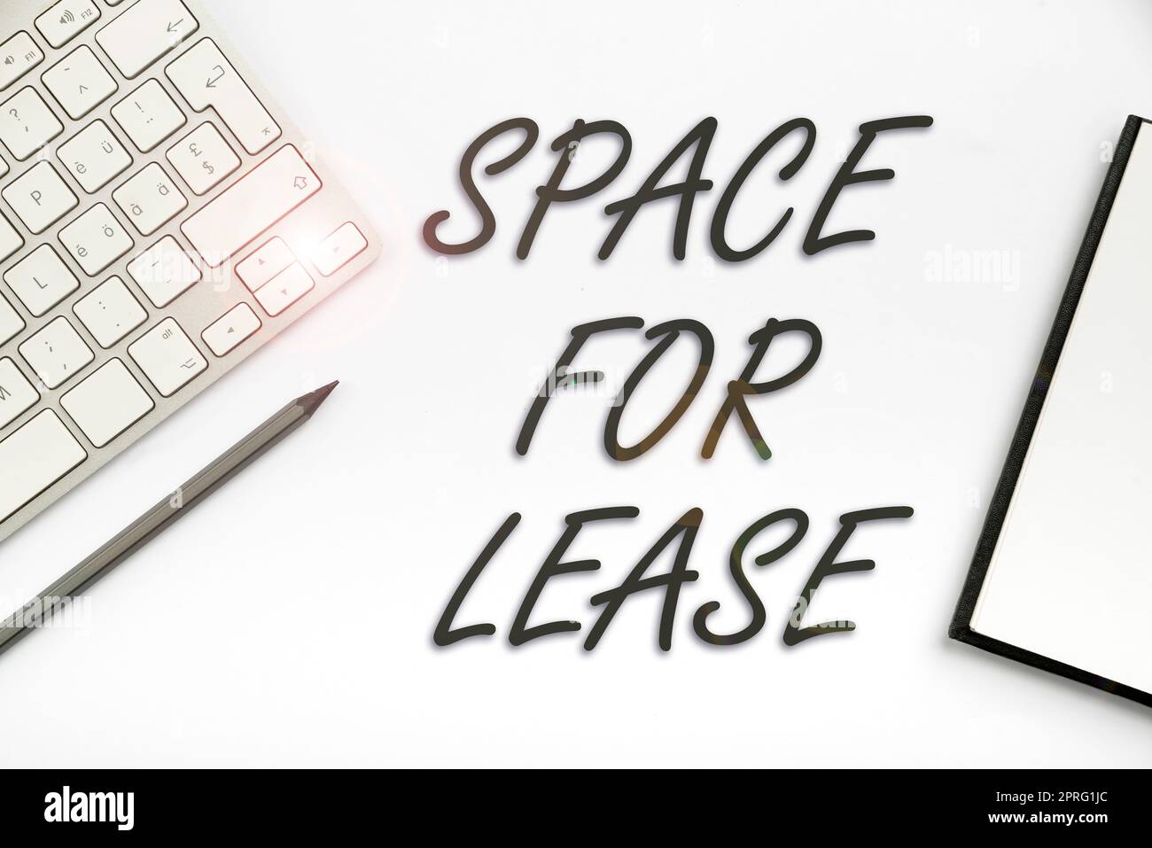 Scrittura a mano segno spazio per il leasing. Business idea posizione disponibile per l'affitto da utilizzare per scopi commerciali Foto Stock