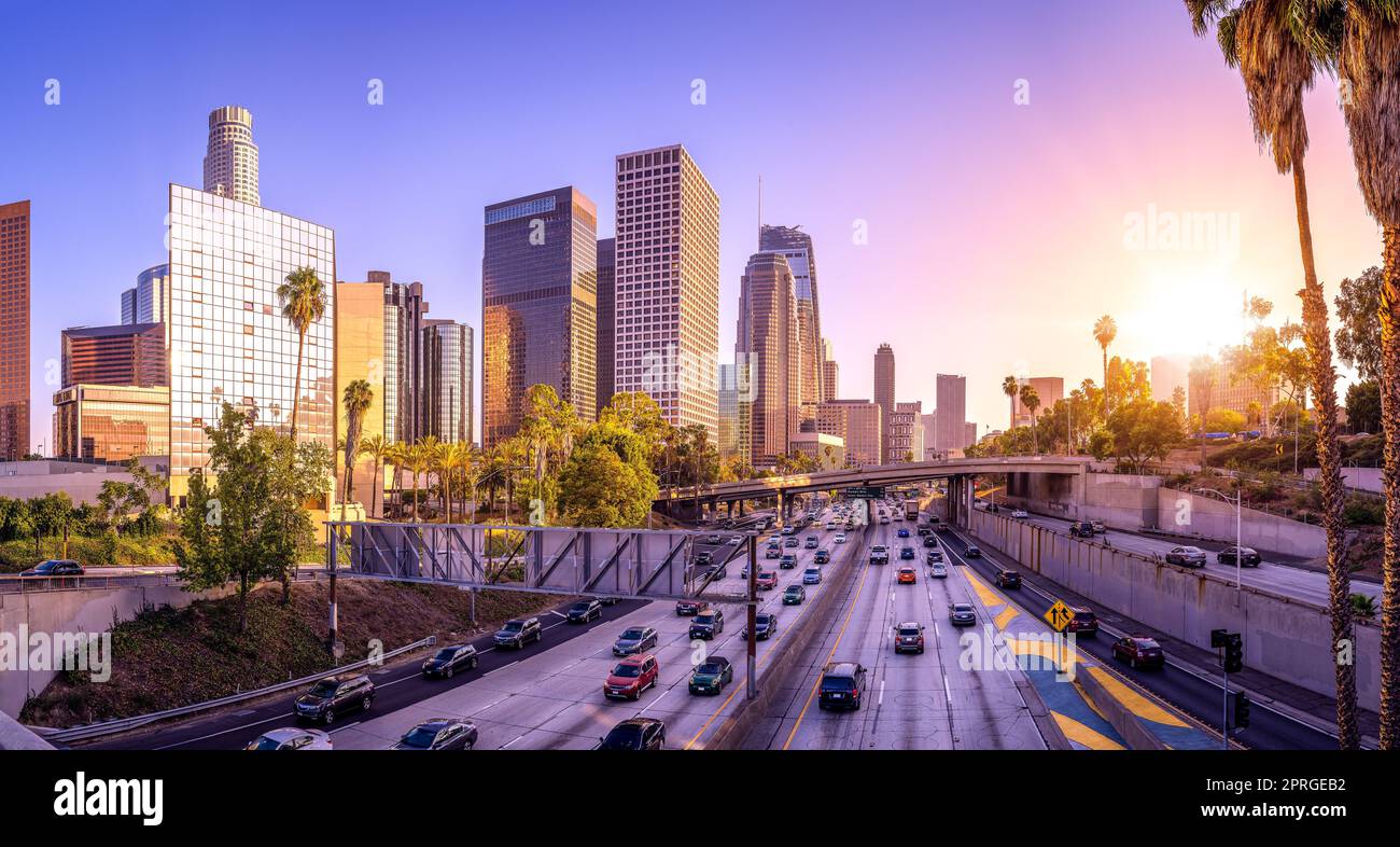 lo skyline di los angeles durante il tramonto Foto Stock