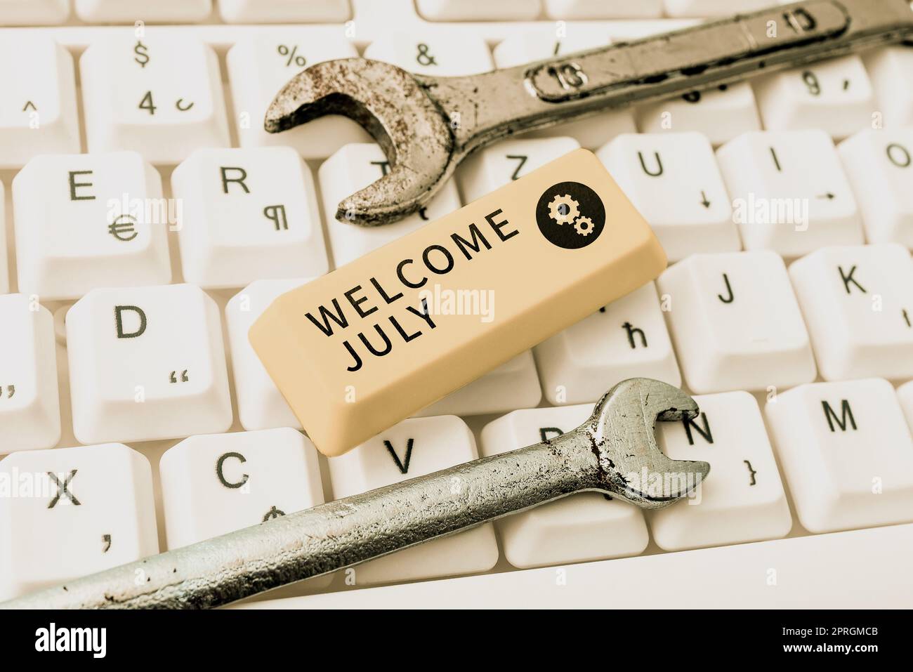 Cartello con la scritta Welcome luglio. Vetrina Calendario Settimo mese 31days terzo trimestre Nuova Stagione -48776 Foto Stock