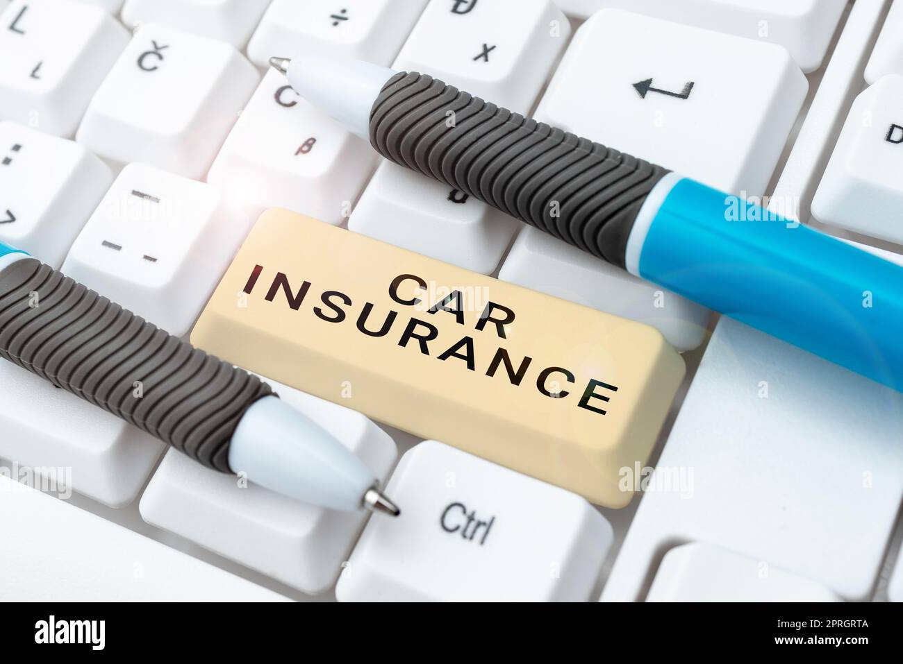 Ispirazione mostrando segno assicurazione auto, Internet concetto di copertura incidenti Politica completa garanzia del veicolo a motore Foto Stock