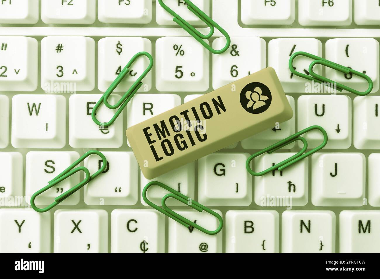 Scrittura che visualizza il testo Emotion Logic, Word scritto su cuore o cervello Soul o intelligenza confusione equilibrio uguale Foto Stock