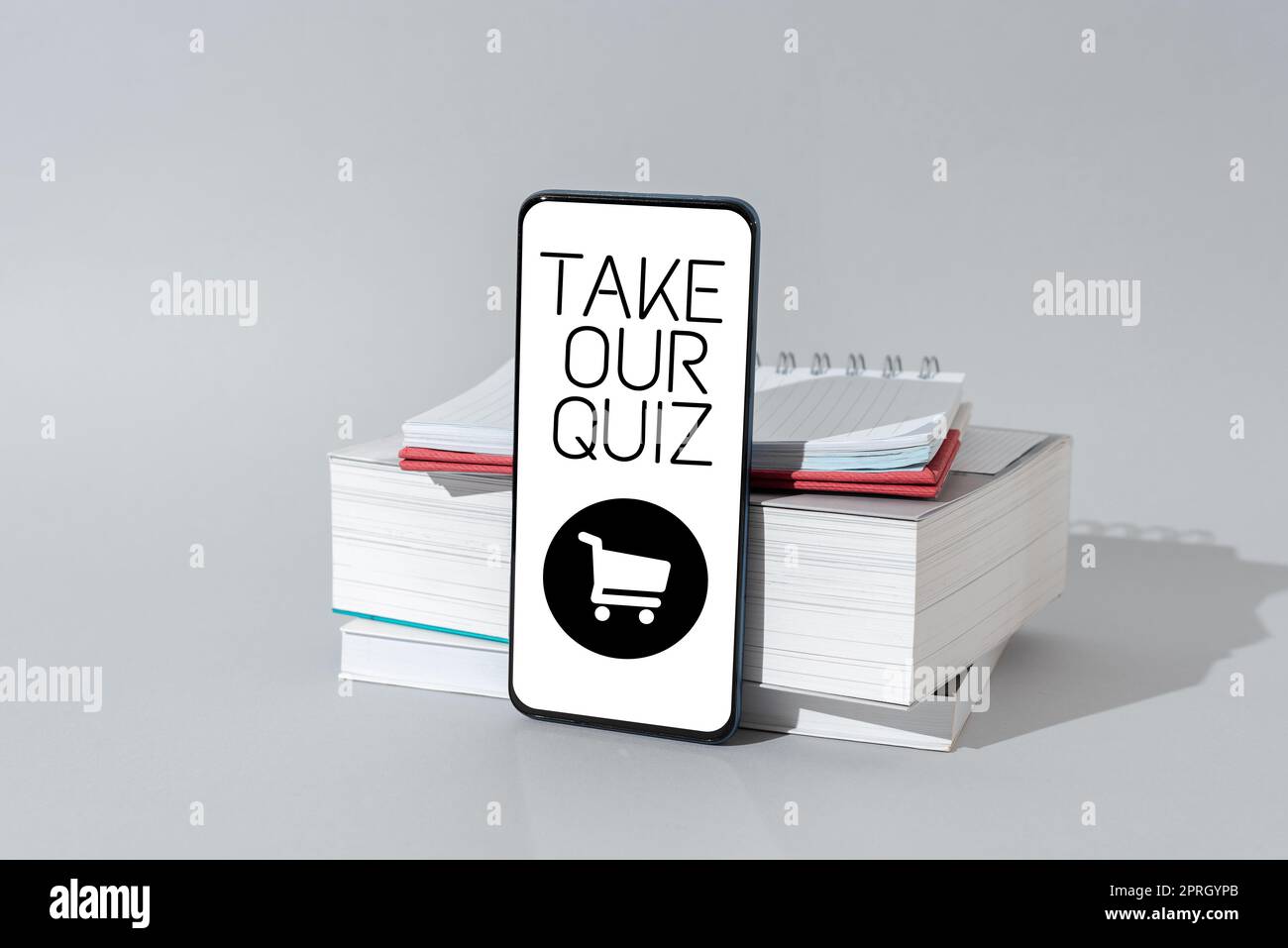 Visualizzazione concettuale sostieni il nostro quiz. Idea di business compila il questionario breve feedback sull'esame Mountain Range Drawing with Road Leading to Raised Flag at the Top. Foto Stock