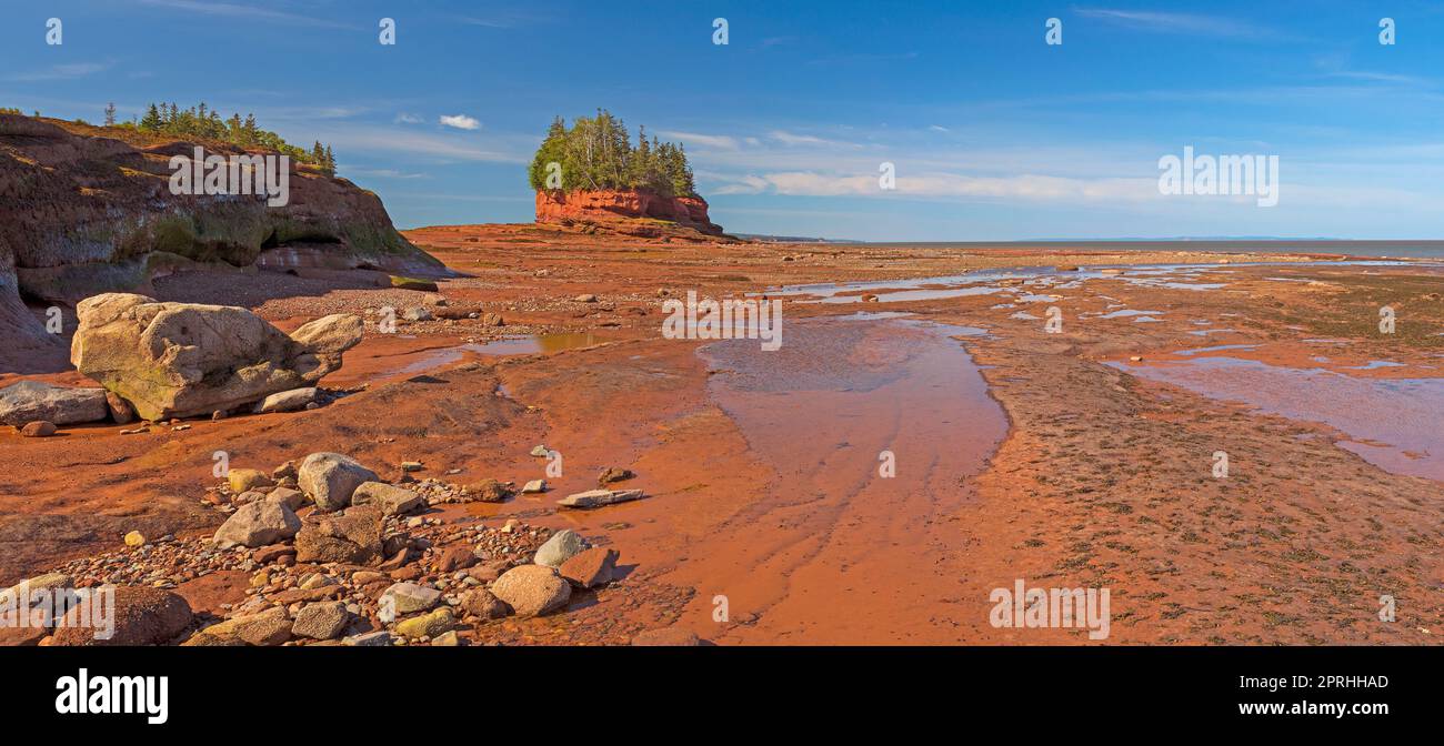 Spettacolare panorama della costa a Low Tide Foto Stock