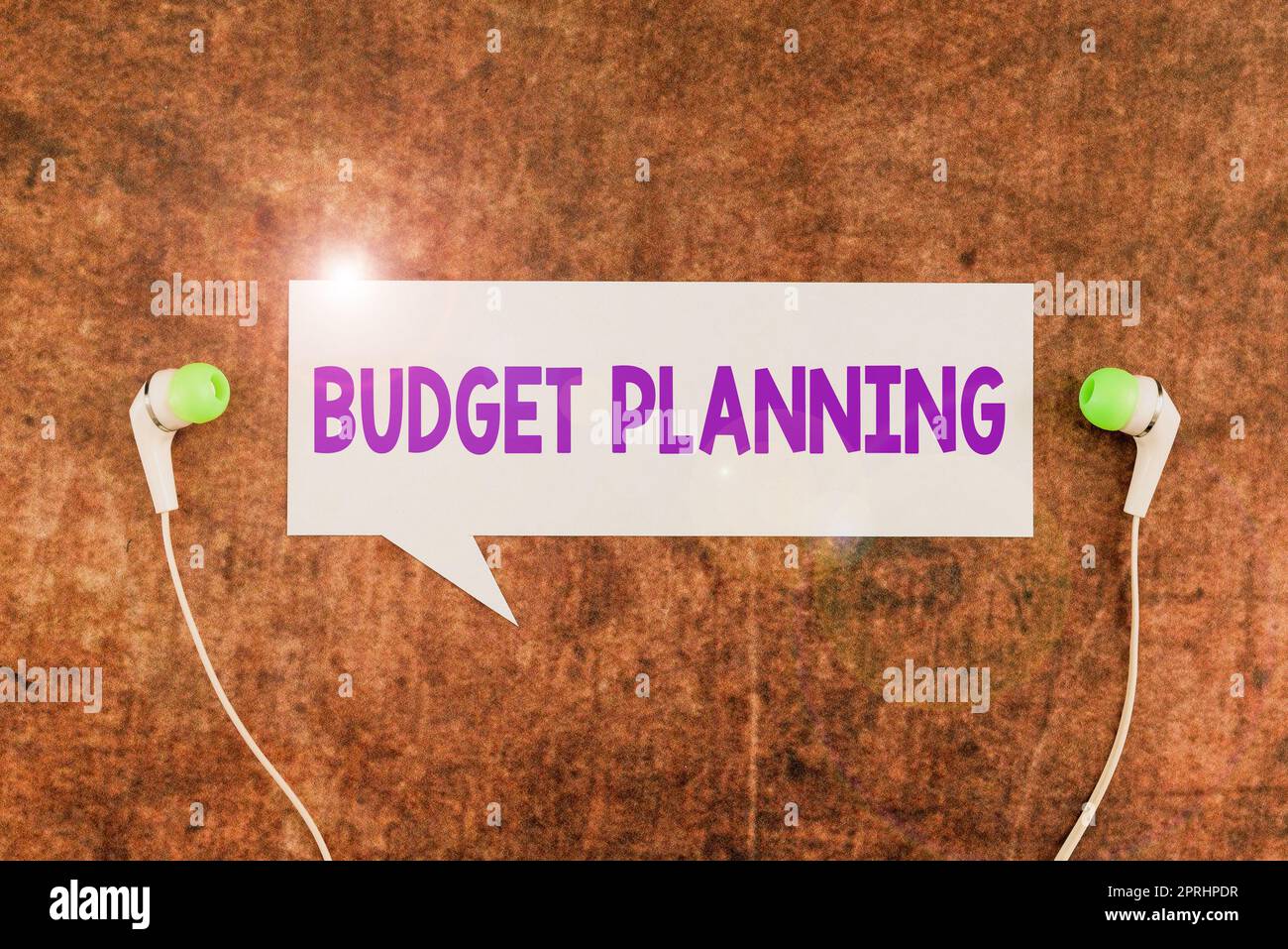 Cartello che mostra la pianificazione del budget la descrizione scritta delle spese correnti e future. Business presenta la descrizione scritta delle spese correnti e future Foto Stock