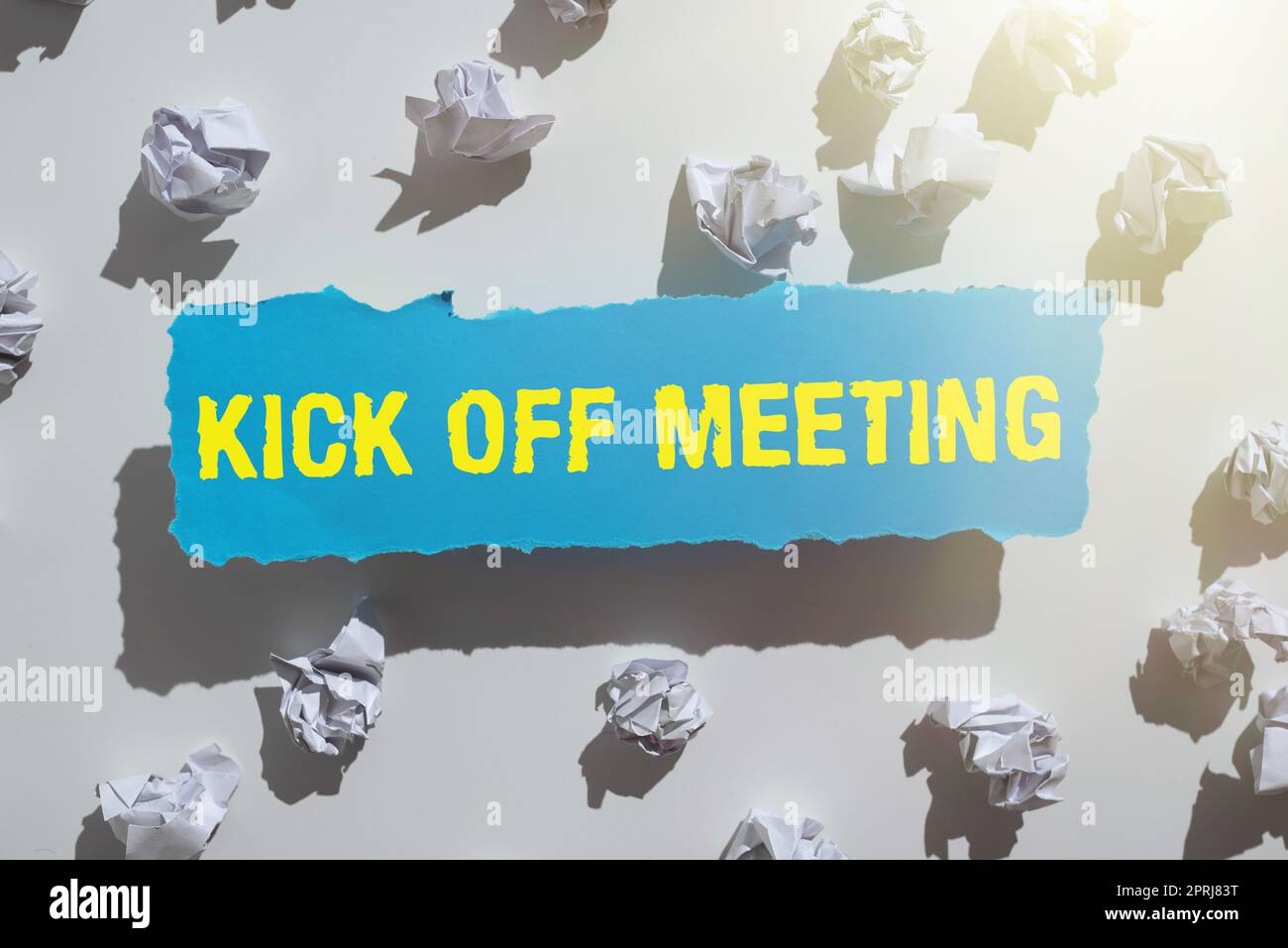Testo calligrafia Kickoff Meetingdiscussione speciale sulle legalità coinvolte nel progetto. Parola per una discussione speciale sulle legalità coinvolte nel progetto Foto Stock