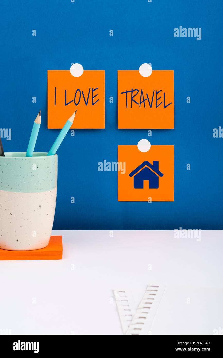 Cartello di testo che mostra i Love Travel. Parola per essere un fan di viaggiare andare in viaggio scoprire nuovi luoghi Foto Stock