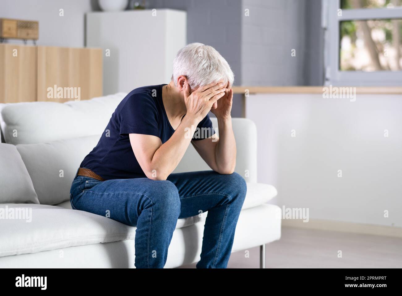 Donna preoccupata con stress mentale Foto Stock