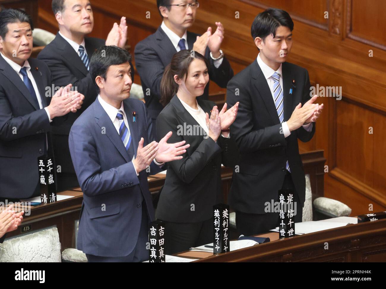 Tokyo, Giappone. 27th Apr, 2023. Shinji Yoshida, Arfiya Eri e Nobuchiyo Kishi del partito al governo LDP partecipano alla sessione plenaria della Camera bassa alla Dieta Nazionale di Tokyo giovedì 27 aprile 2023. Sono stati eletti alle elezioni by-election della Camera bassa il 23 aprile. (Foto di Yoshio Tsunoda/AFLO) Foto Stock