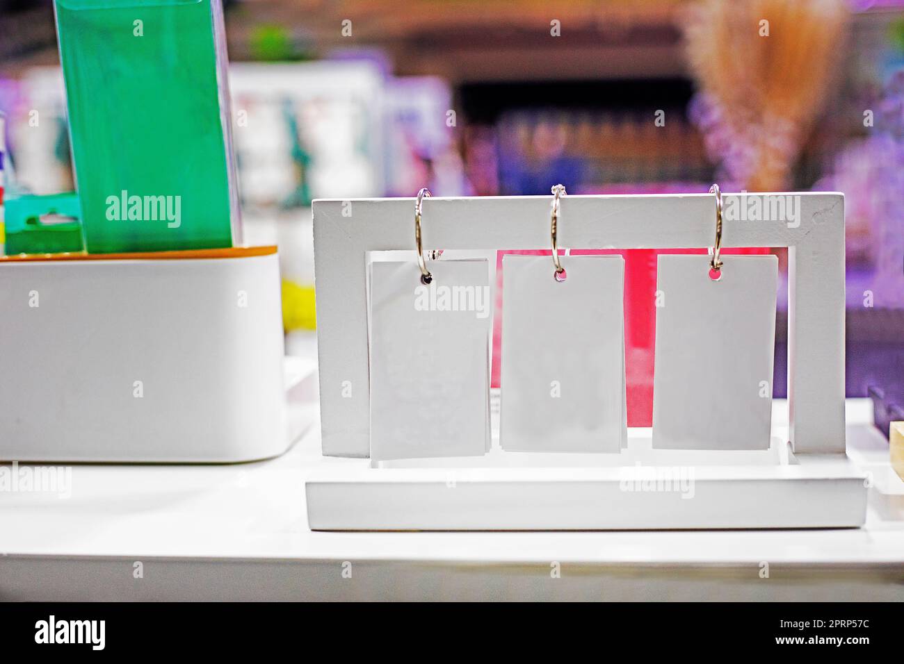 flip-desk calendario mockup con strisce di carta bianca. mocap Foto Stock