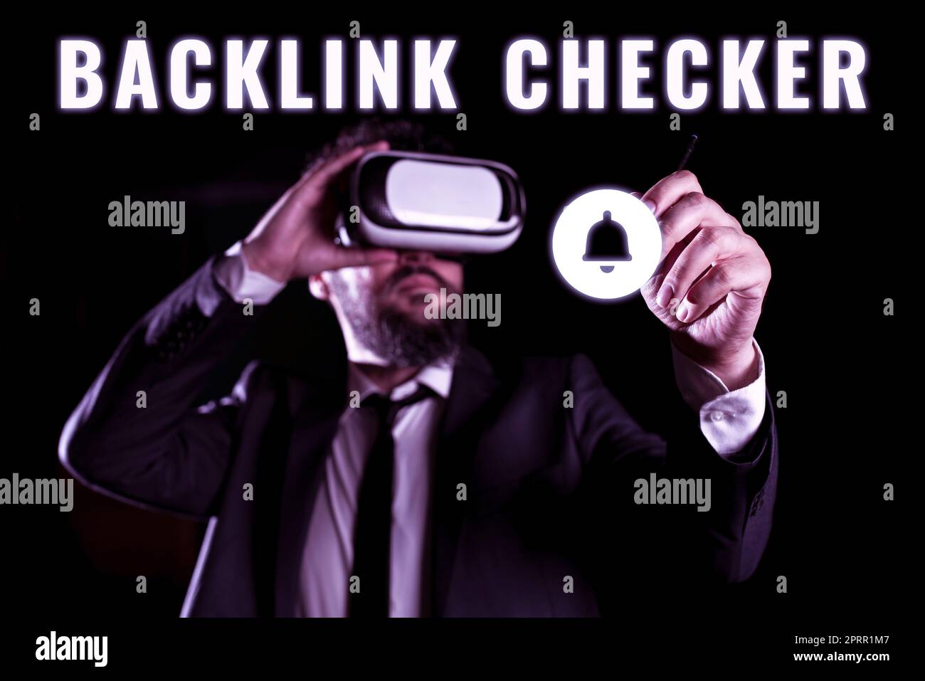 Testo che mostra l'ispirazione Backlink CheckerFind i modelli più preziosi della concorrenza e individua i pattern. Parola per trovare quelli più preziosi della concorrenza e individuare i modelli Foto Stock
