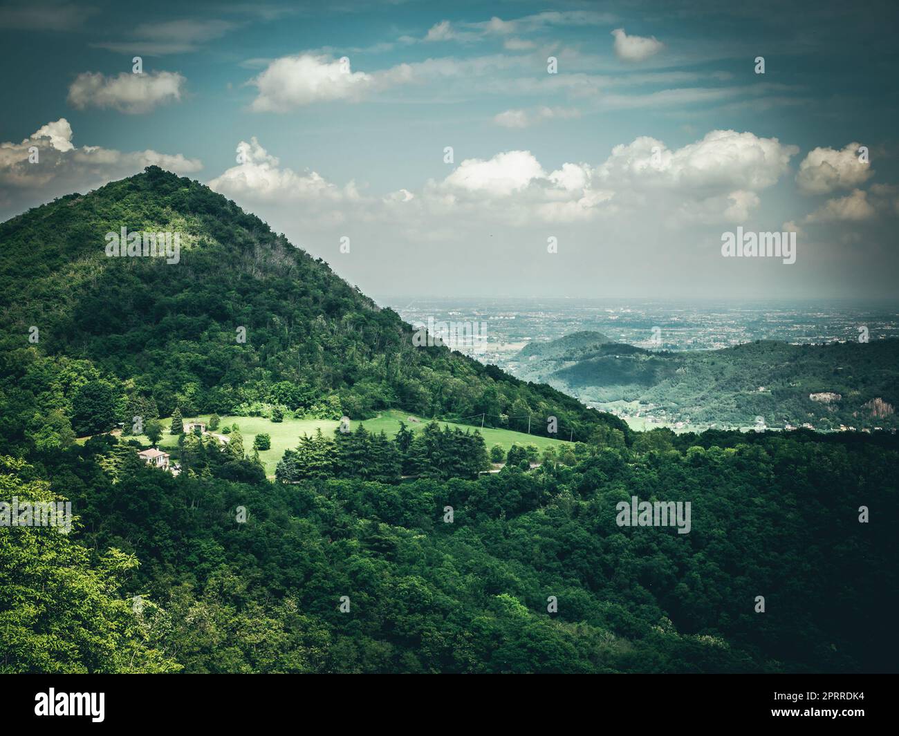 Elevata serenità: Catturare l'essenza di Rolling Hills Foto Stock