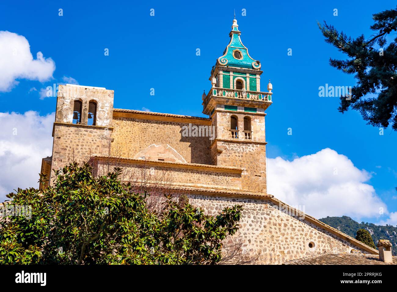 Vista soleggiata della Certosa di Valldemossa, Spagna Foto Stock
