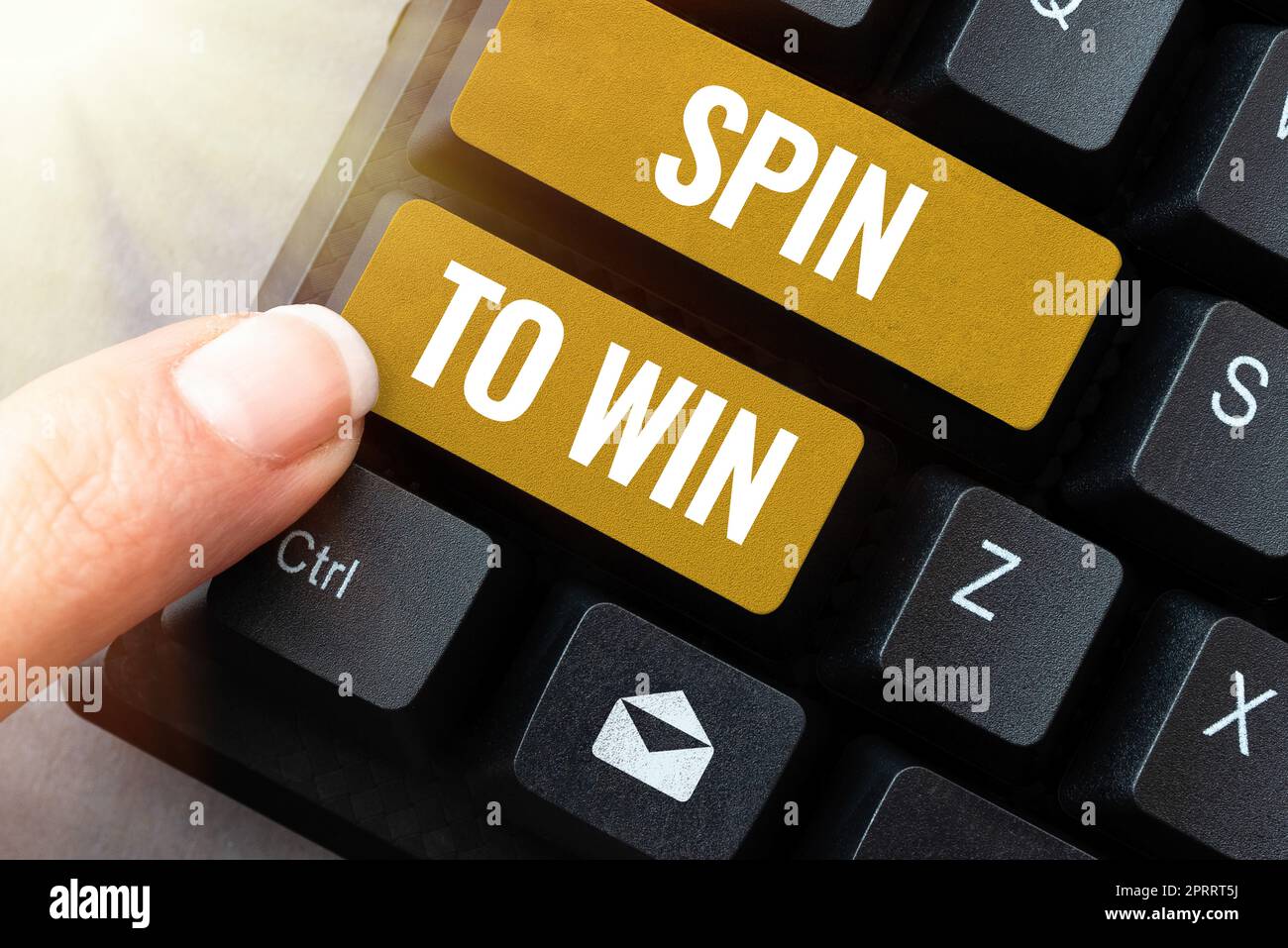 Segno che mostra Spin to Win. Business concept prova la tua fortuna Fortune Casino gioco di azzardo Lottery Giochi rischio Foto Stock