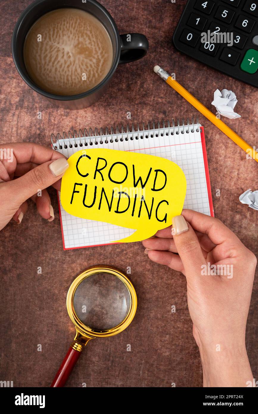 Cartello che mostra i fondi della folla. Vetrina commerciale raccolta fondi Kickstarter Startup Pledge Platform Donazioni Foto Stock