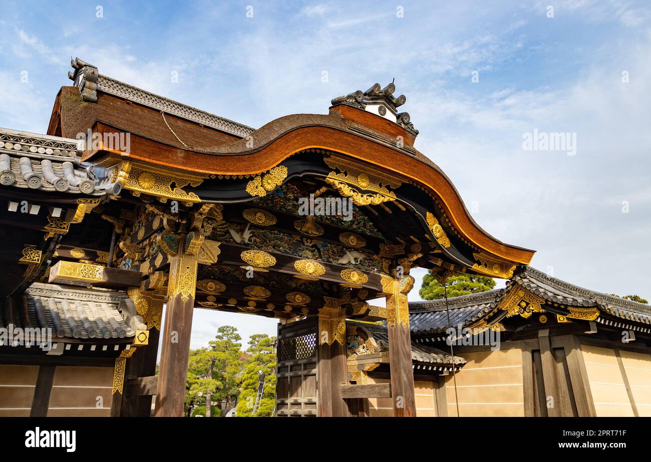 Un'immagine ravvicinata della porta del Palazzo Ninomaru, parte del Castello Nijo. Foto Stock