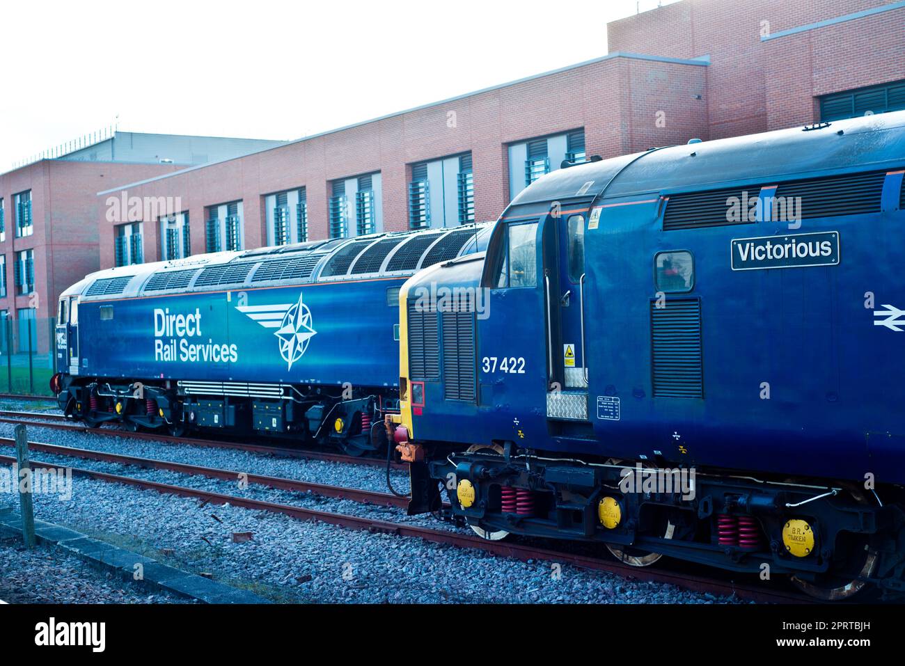 Classe 37422 vittorioso e classe 57 stabled a York Railway Station, Inghilterra Foto Stock