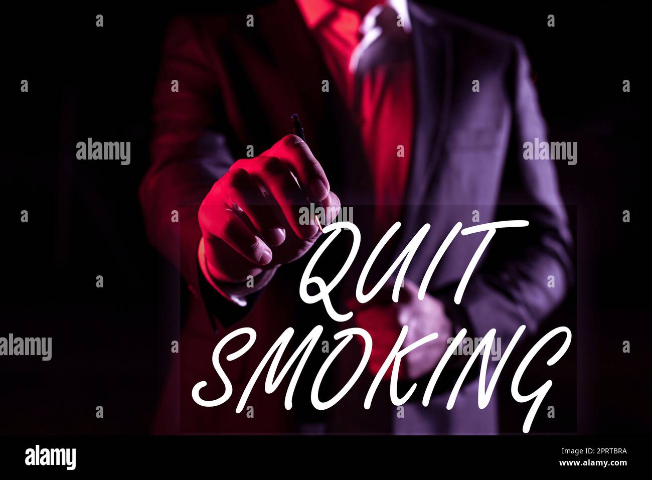 Cartello con scritta Quit Smoking. Concetto che significa interrompere o fermare l'uso della dipendenza dal tabacco Foto Stock