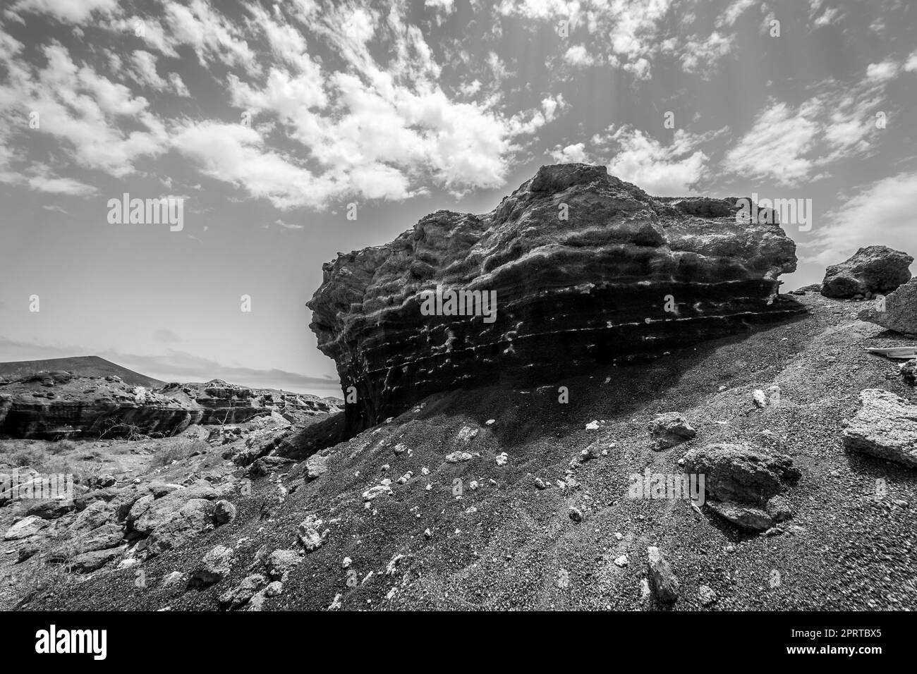 Tipico paesaggio naturale di Lanzarote. Un luogo chiamato Città stratificata. Bianco e nero. Isole Canarie. Spagna. Foto Stock