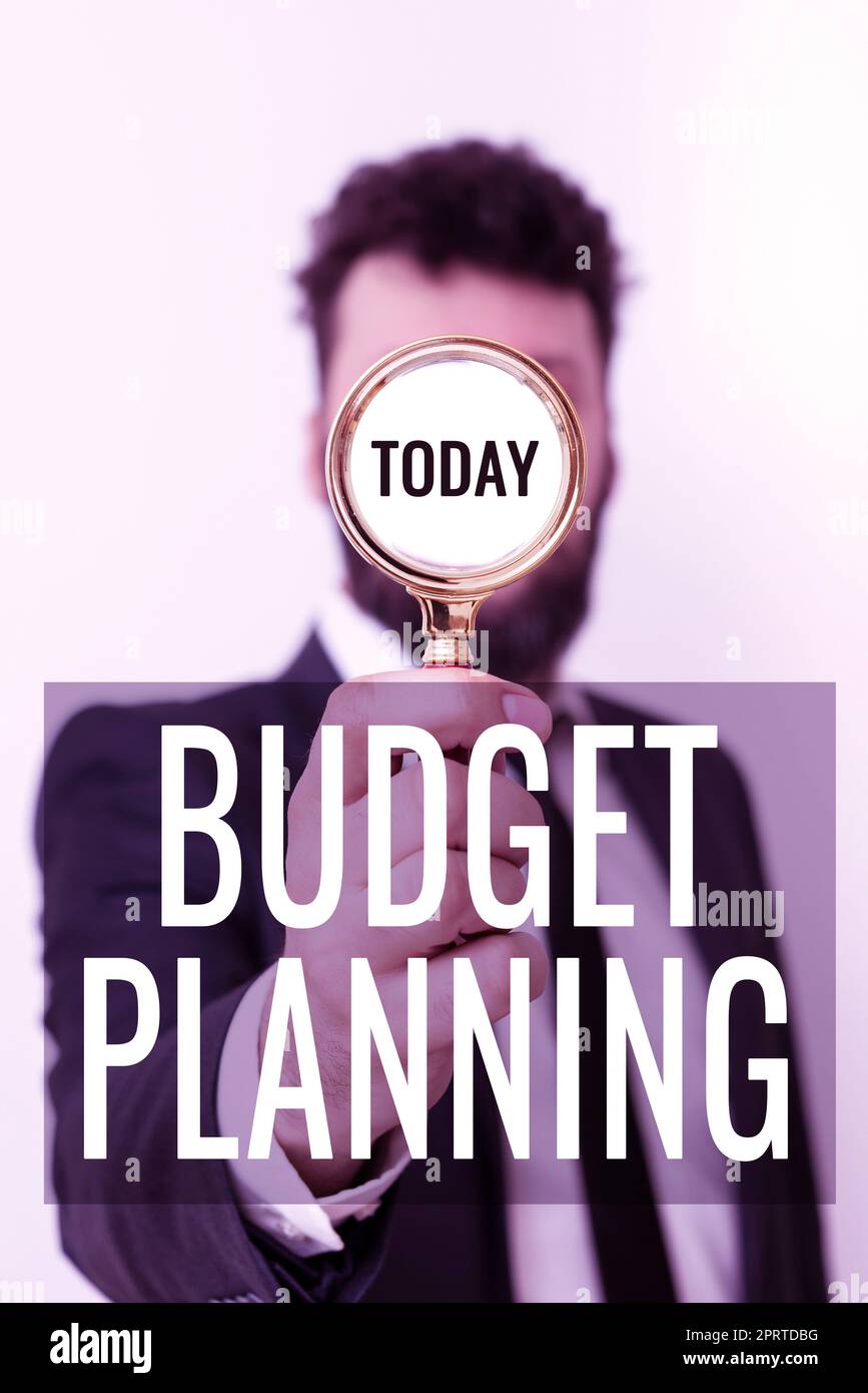 Ispirazione che mostra la firma della pianificazione del budget la descrizione scritta delle spese attuali e future. Concetto che indica la descrizione scritta delle spese correnti e future Foto Stock