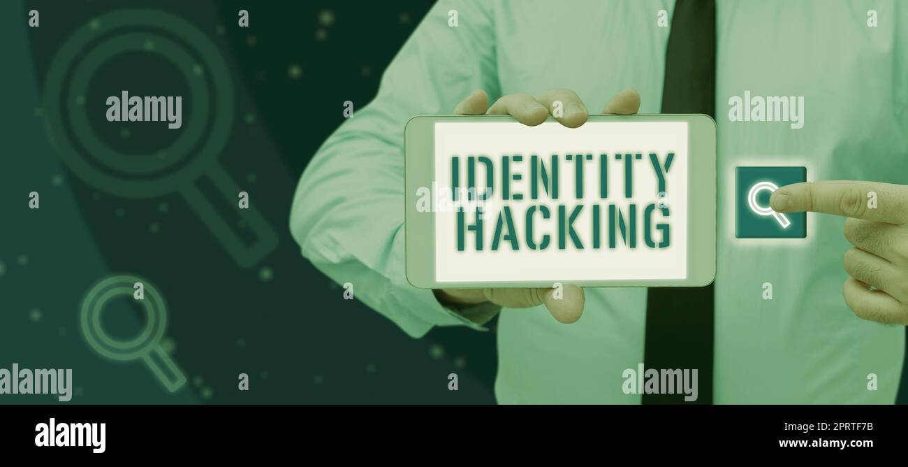 HackingCriminal delle identità su display concettuale che ruba le tue informazioni personali utilizzando malware. Criminali di concetto Internet che rubano le informazioni personali utilizzando malware Foto Stock