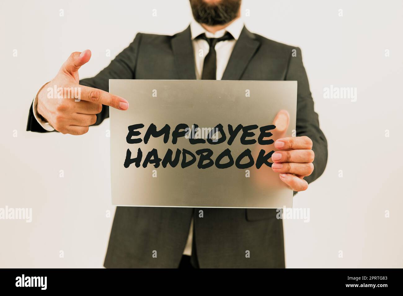 Cartello che mostra il HandbookDocument del dipendente che contiene le procedure operative dell'azienda. Documento di panoramica aziendale che contiene le procedure operative dell'azienda Foto Stock