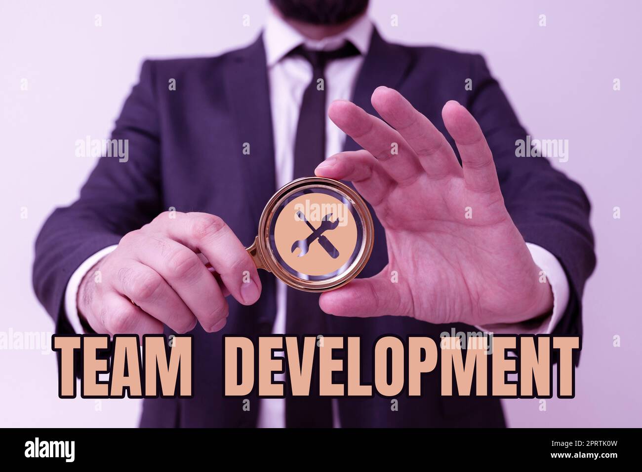 Firma a mano Team DevelopmentScoprite perché e come i piccoli gruppi cambiano nel tempo con i grafici. Word per imparare perché e come i piccoli gruppi cambiano nel tempo con i grafici Foto Stock