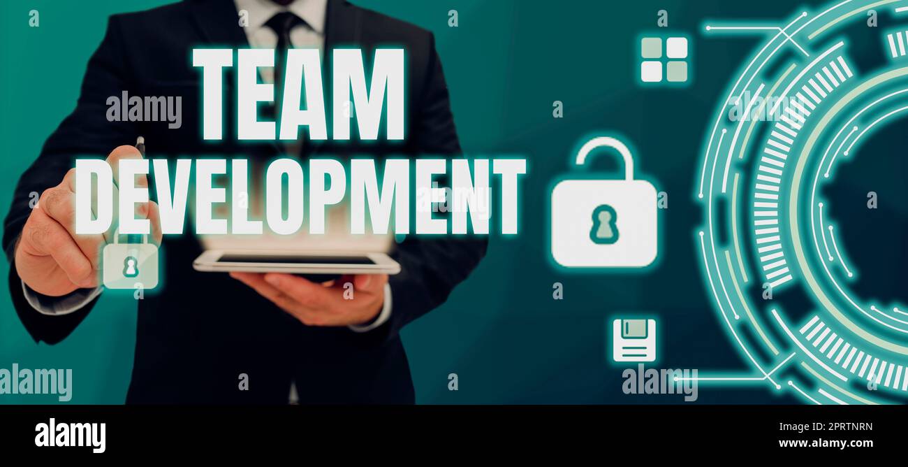 Scrittura visualizzazione del testo Team DevelopmentScoprite perché e come i piccoli gruppi cambiano nel tempo con i grafici. Concetto aziendale Scoprite perché e come i piccoli gruppi cambiano nel tempo con i grafici Foto Stock