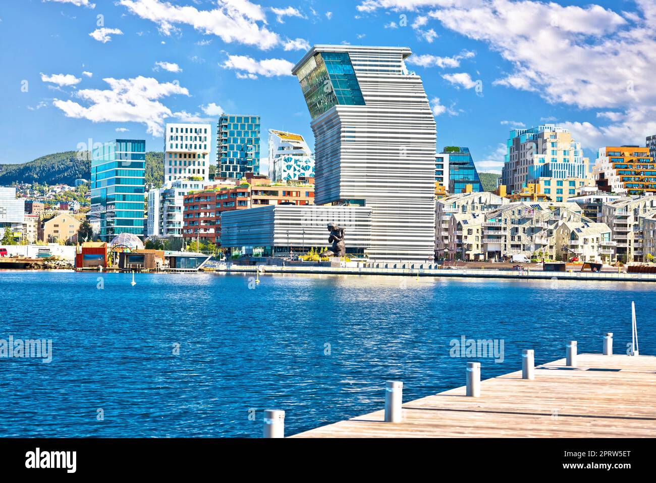 Architettura contemporanea con vista sul mare di Oslo Foto Stock
