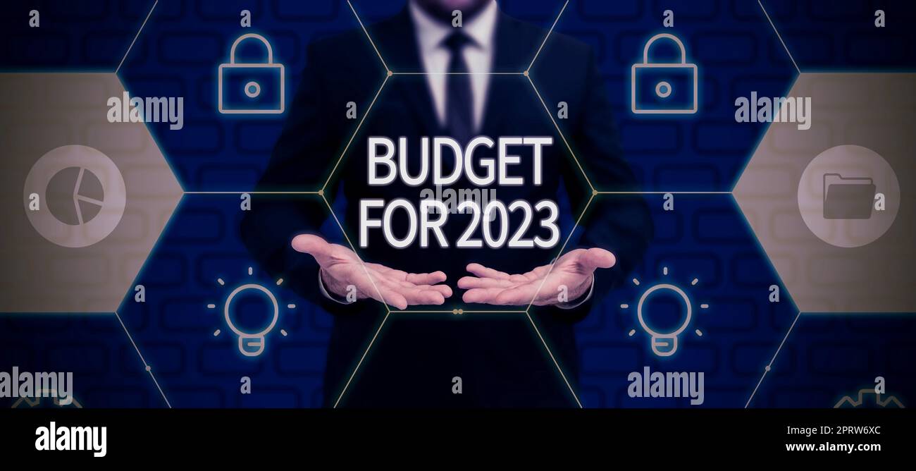 Scrittura visualizzazione del testo bilancio per il 2023An stime scritte delle entrate e delle spese per il 2023. Scritto su una stima scritta delle entrate e delle spese per il 2023 Foto Stock