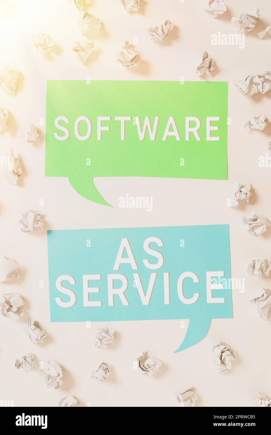 Cartello che mostra il software come servizio. Word written on Demand concesso in licenza su abbonamento e ospitato centralmente Foto Stock