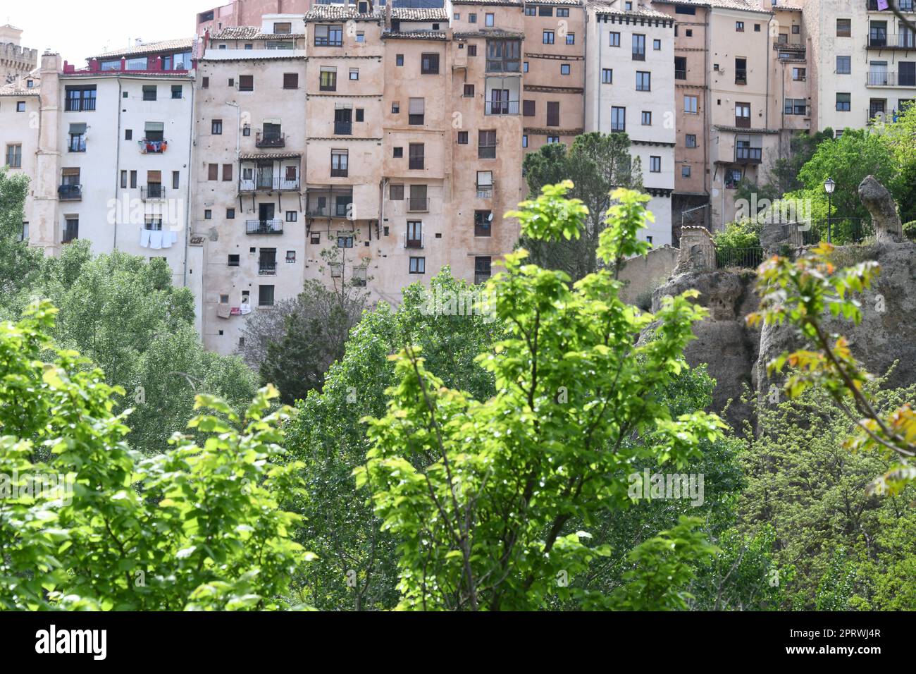 Facciate della casa, paesaggi urbani di Cuenca, la capitale provinciale di Cuenca, Spagna, 12 maggio 2022 Foto Stock