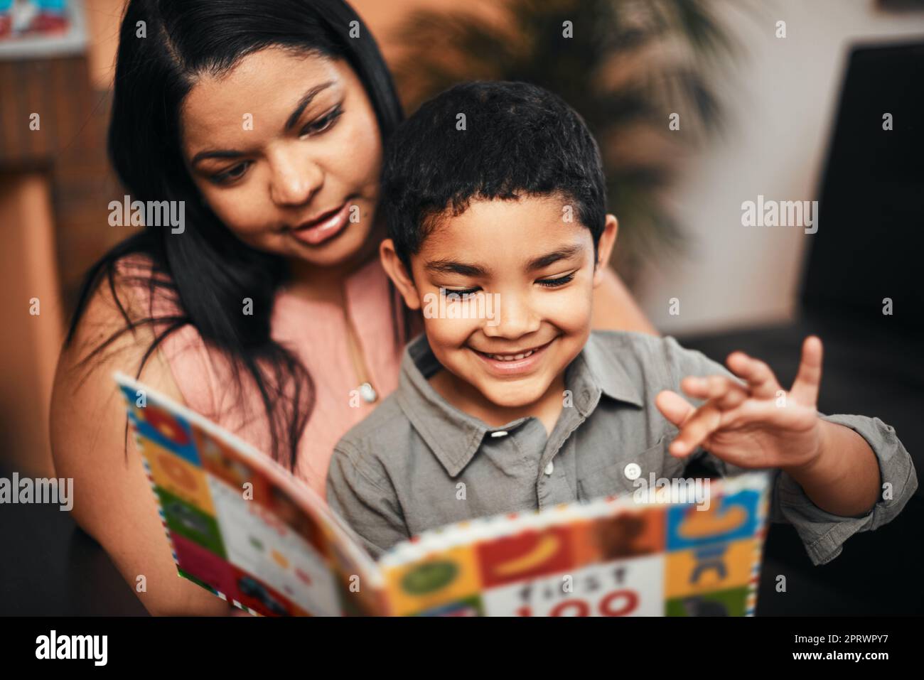 Little kids books immagini e fotografie stock ad alta risoluzione - Alamy