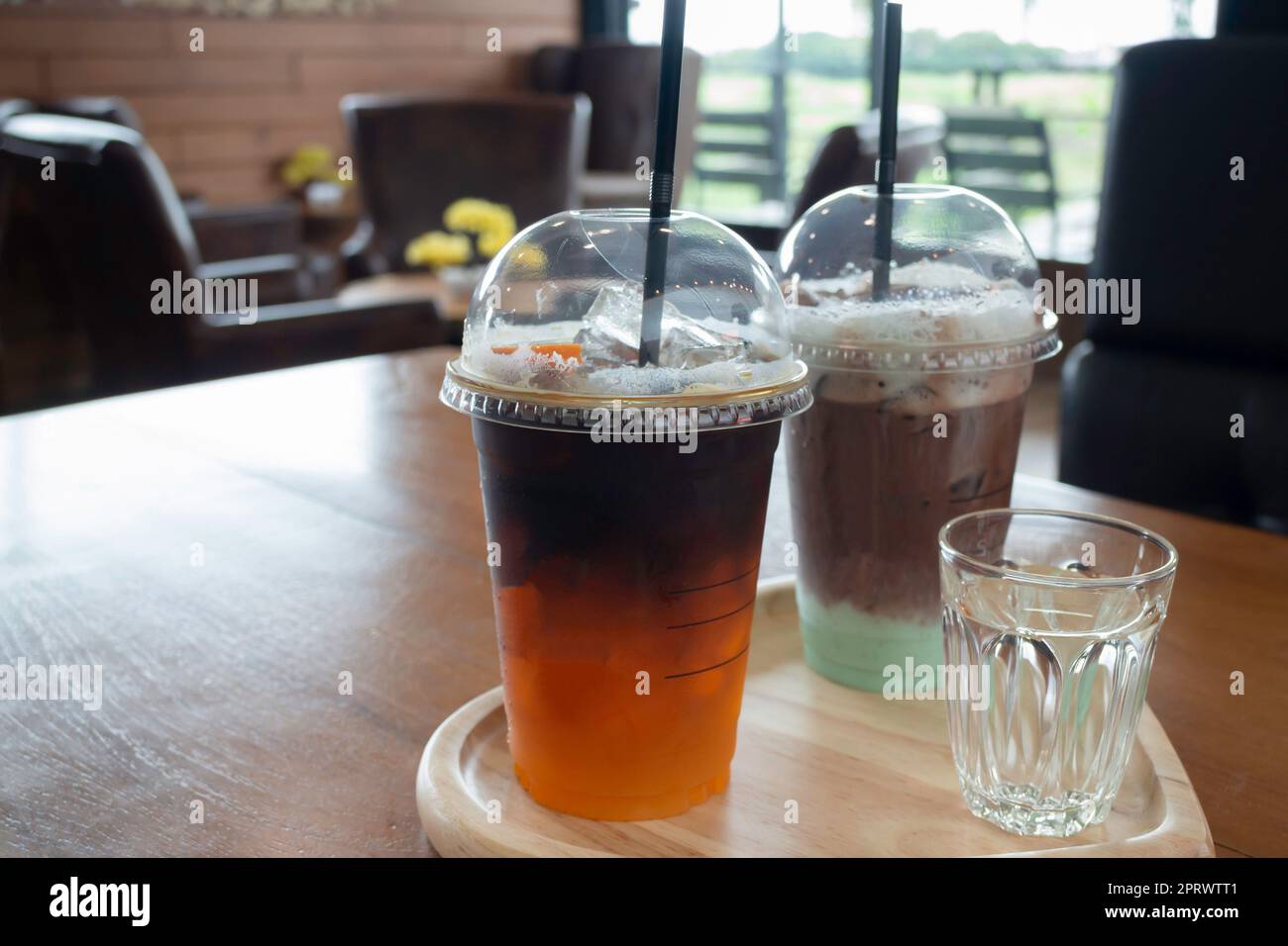 Delizioso drink firmato con creazioni fredde Foto Stock