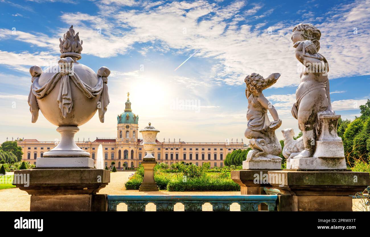 Statue Barocco nel cortile del Palazzo di Charlottenburg, Berlino, Germania Foto Stock