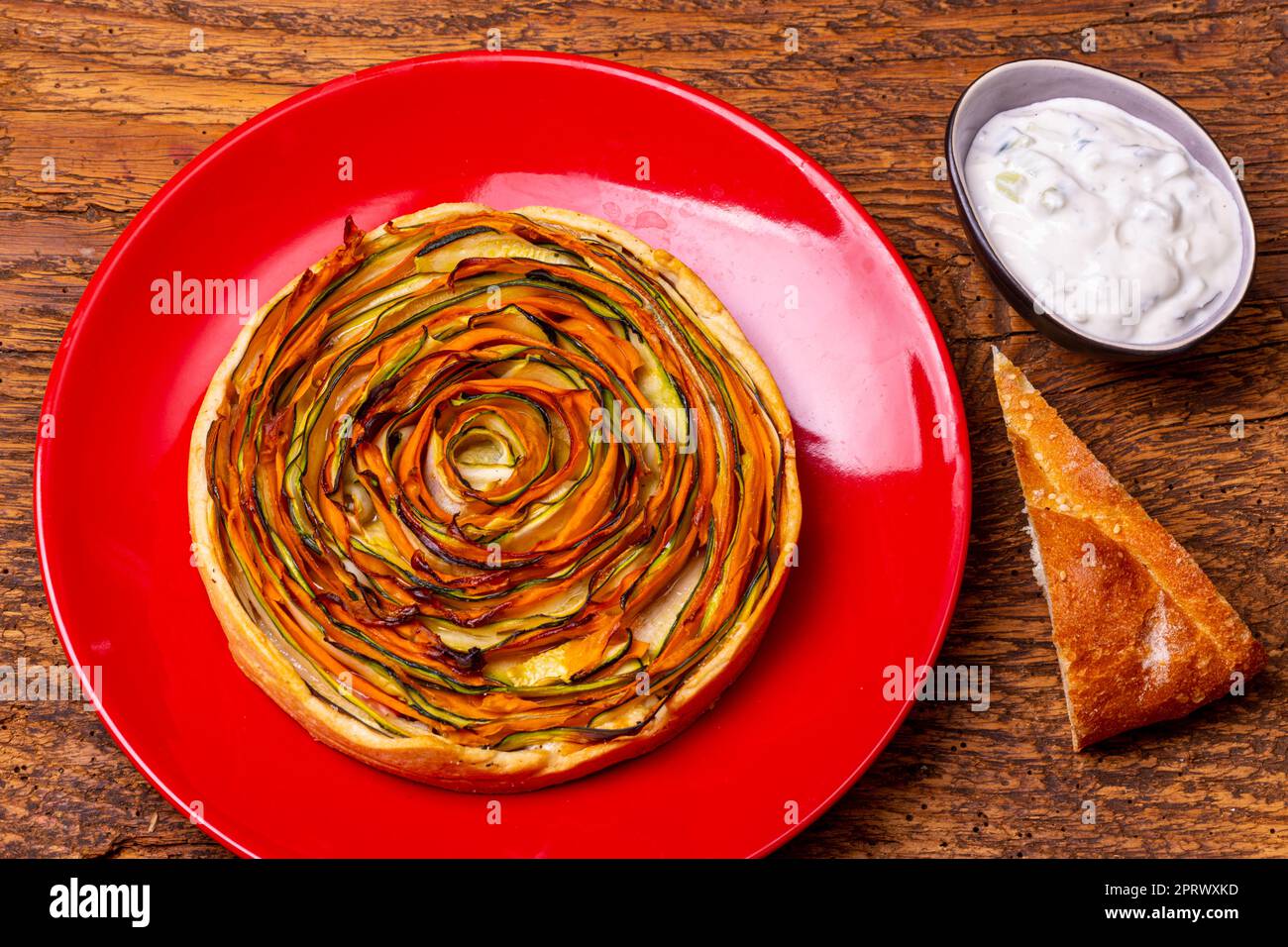 torta con carote e zucchine Foto Stock