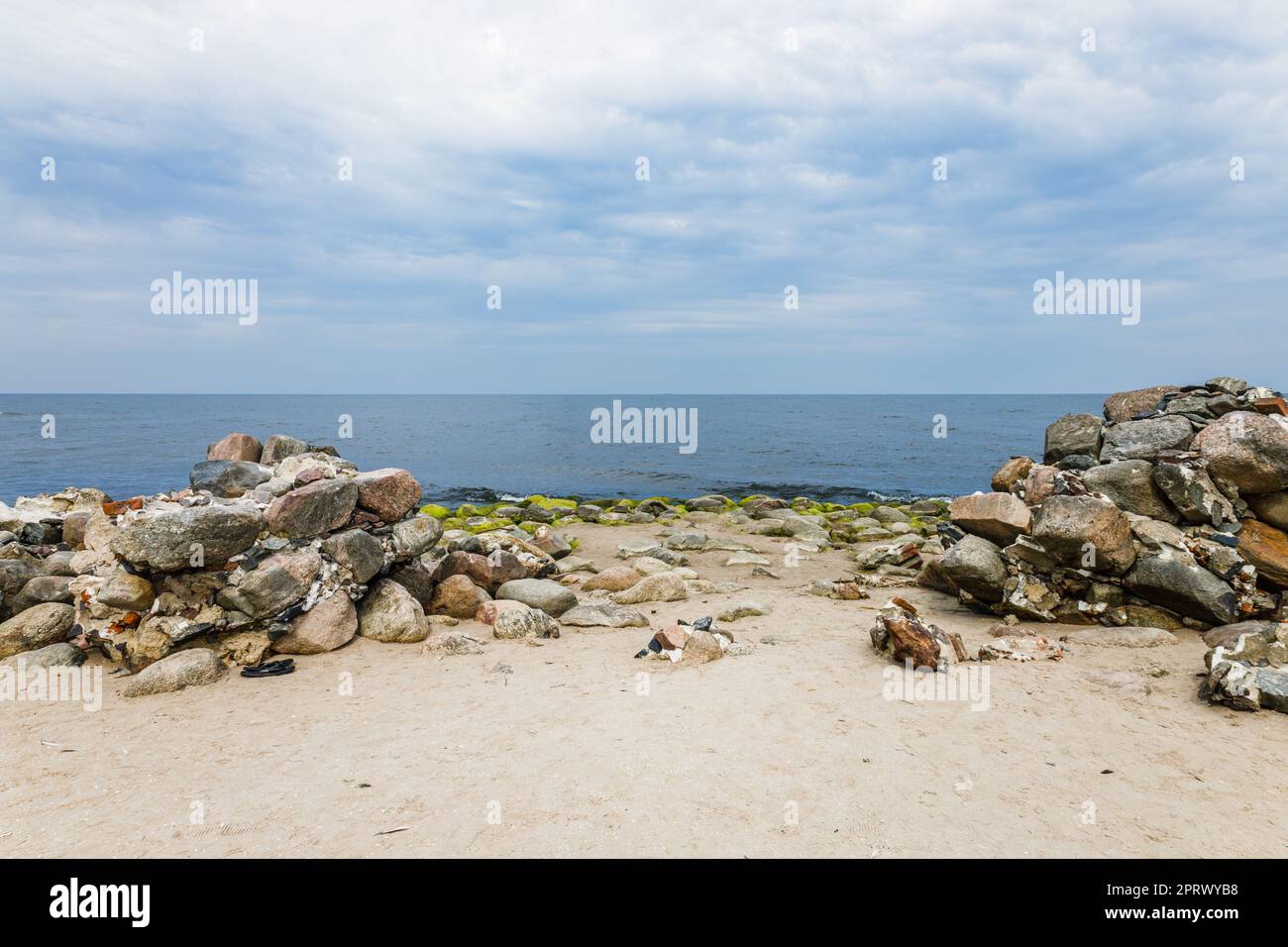 Croce di Capo Kolka sulla spiaggia del Mar Baltico, Lettonia Foto Stock