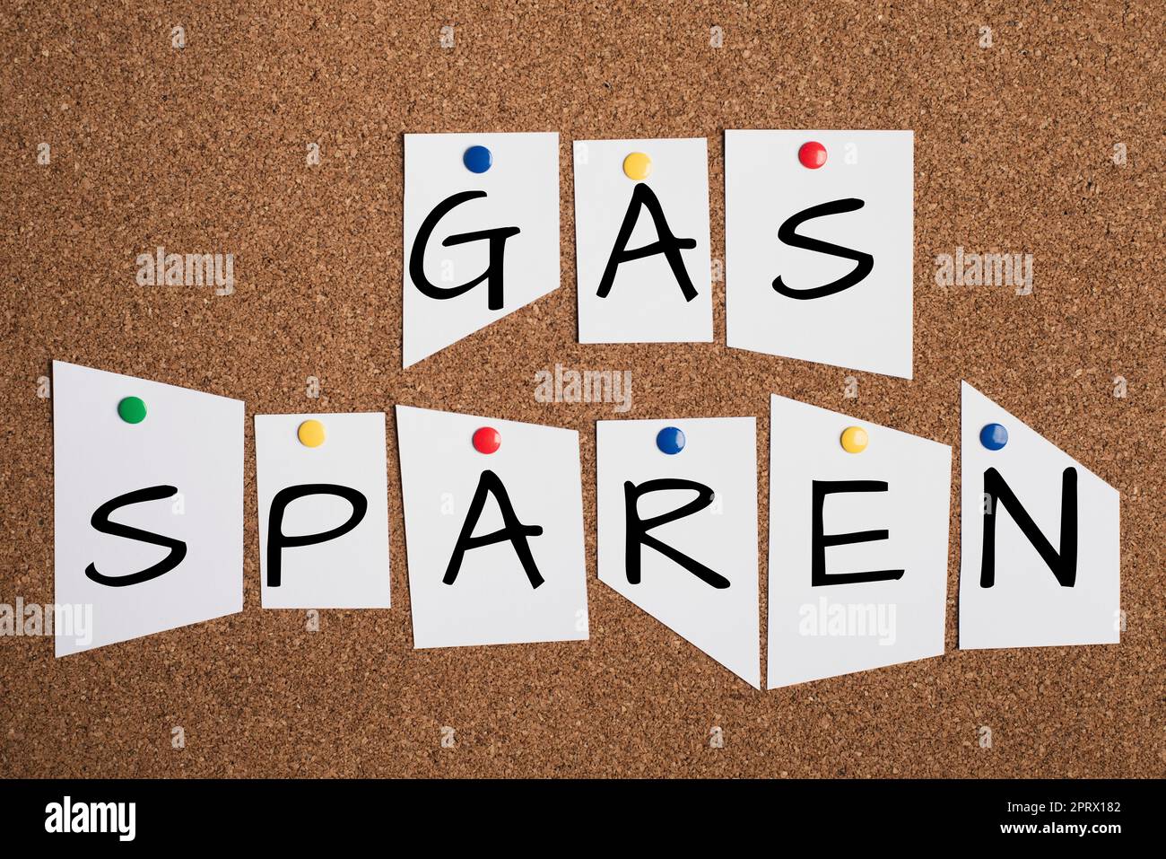 Save gas è in lingua tedesca sulla bacheca, aumentare i costi energetici, le norme per l'inverno, le sanzioni contro la russia Foto Stock