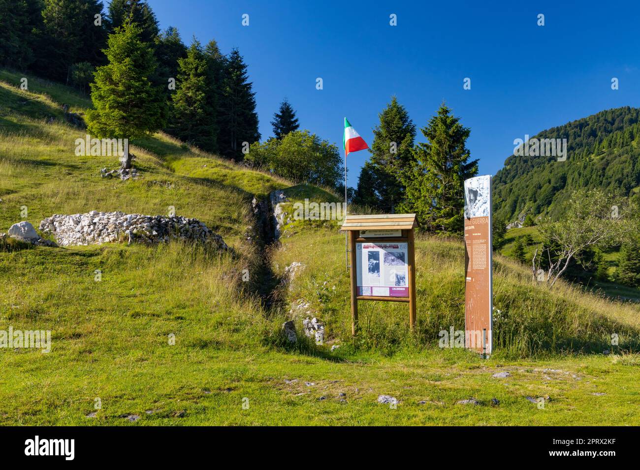 Trincee della prima guerra mondiale nei pressi di Monte Grappa, provincia di Treviso, Regione Veneto, Italia Foto Stock