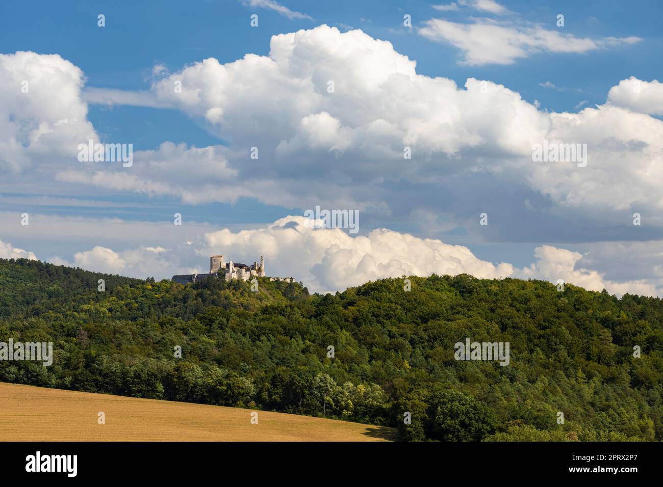 Rovine del castello di Cachtice, residenza di Elisabeth Bathory, Slovacchia Foto Stock