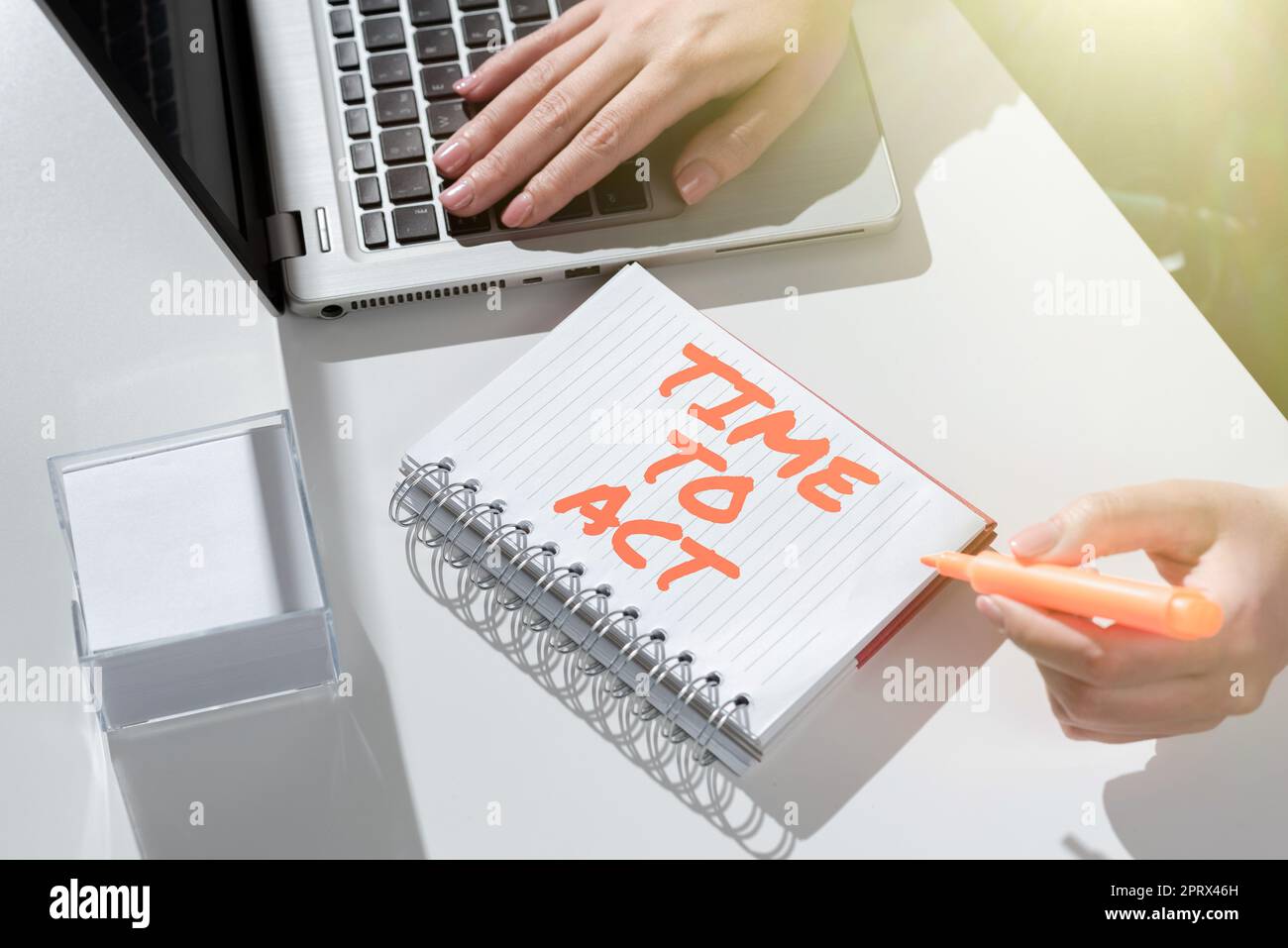 Segno che mostra il tempo di agire. Foto concettuale Do IT Now Risposta immediatamente qualcosa deve essere fatto Foto Stock