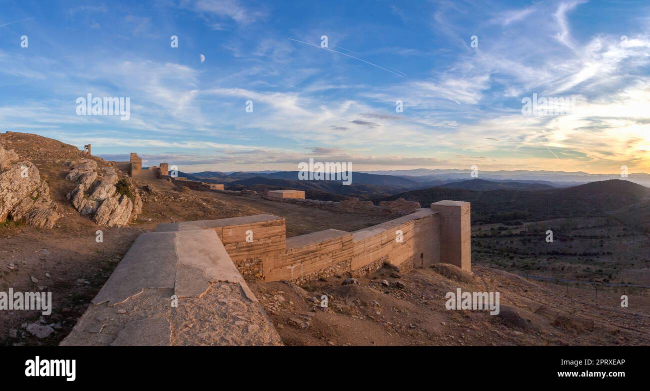 Vista panoramica della Sierra Morena dalla cittadella musulmana di Reina, Badajoz, Estremadura, Spagna Foto Stock