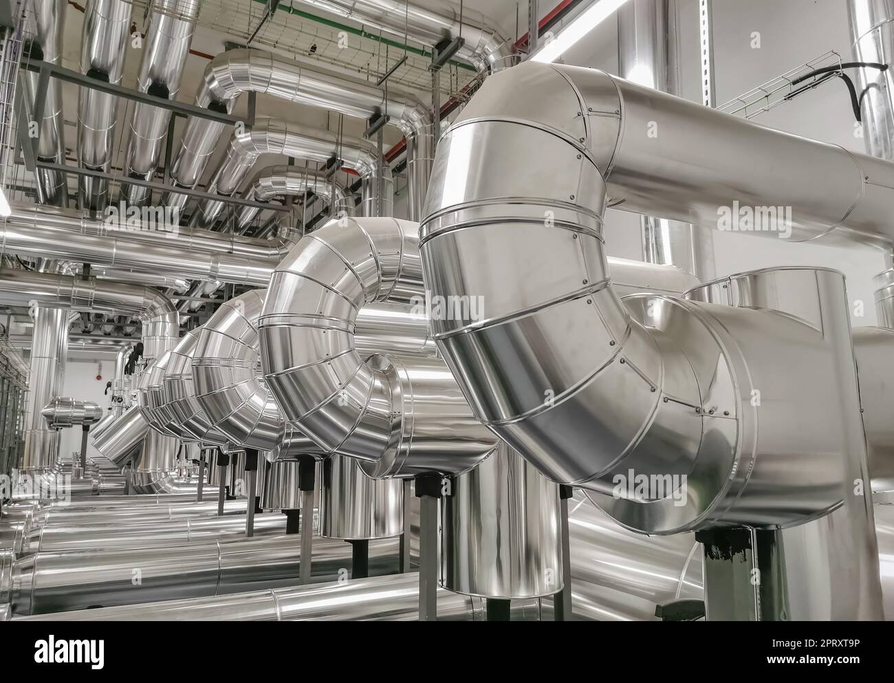 Sistema industriale con condotti in acciaio inox, ventilazione forzata ...