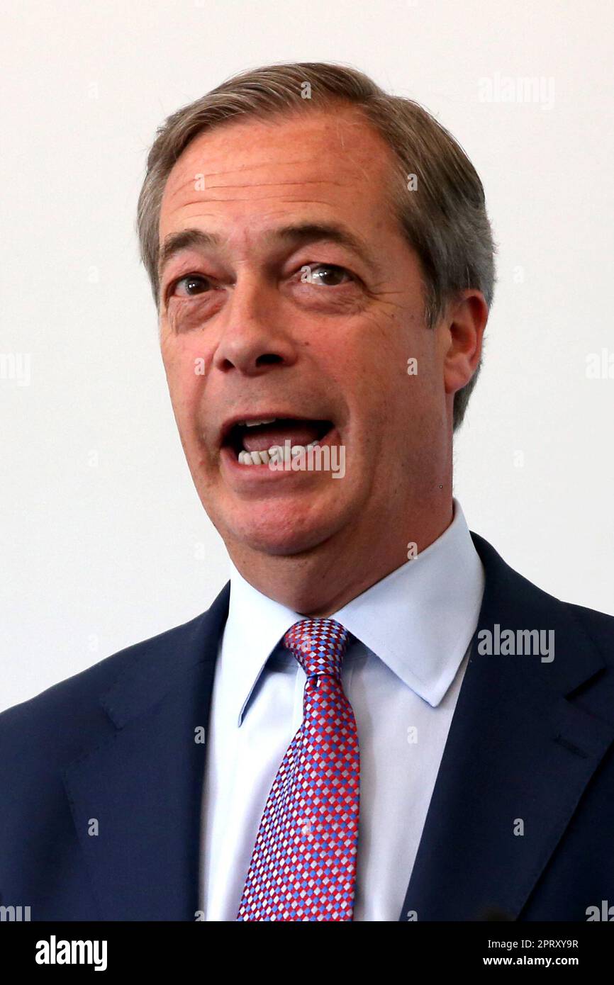 Nigel Farage, leader del partito Brexit, tiene una conferenza stampa presso la Foreign Press Association di Londra. Foto Stock