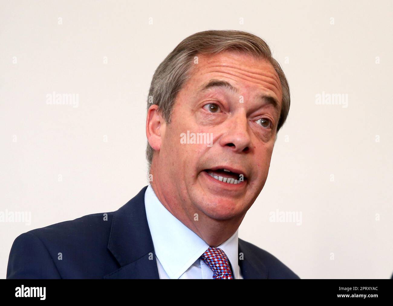 Nigel Farage, leader del partito Brexit, tiene una conferenza stampa presso la Foreign Press Association di Londra. Foto Stock