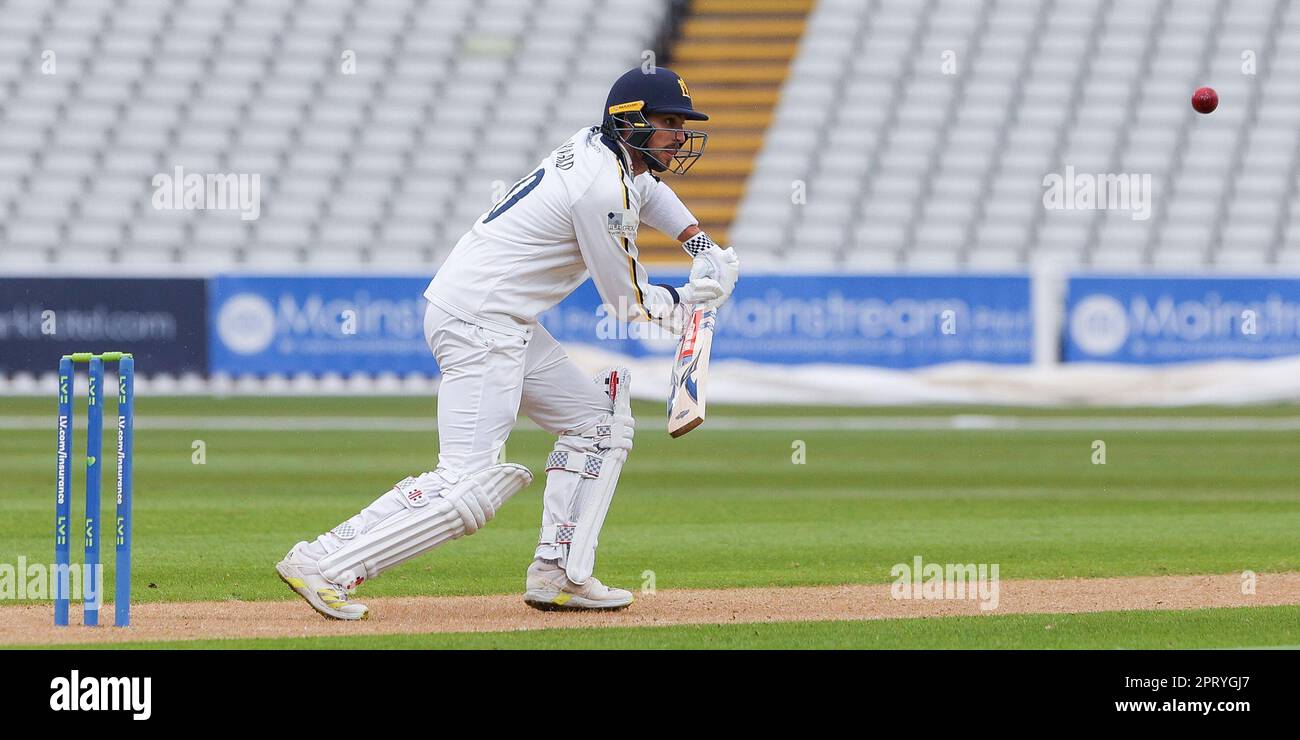 A Edgbaston, Birmingham, Regno Unito, il 27 aprile 2023 allo stadio Edgbaston. Nella foto è stato ed Barnard di Warwickshire durante il giorno 1 di gioco nella LV= Insurance County Cup gioco tra Warwickshire County Cricket Club & Surrey l'immagine è solo per uso editoriale, credito a Stu Leggett tramite Alamy Live News Foto Stock