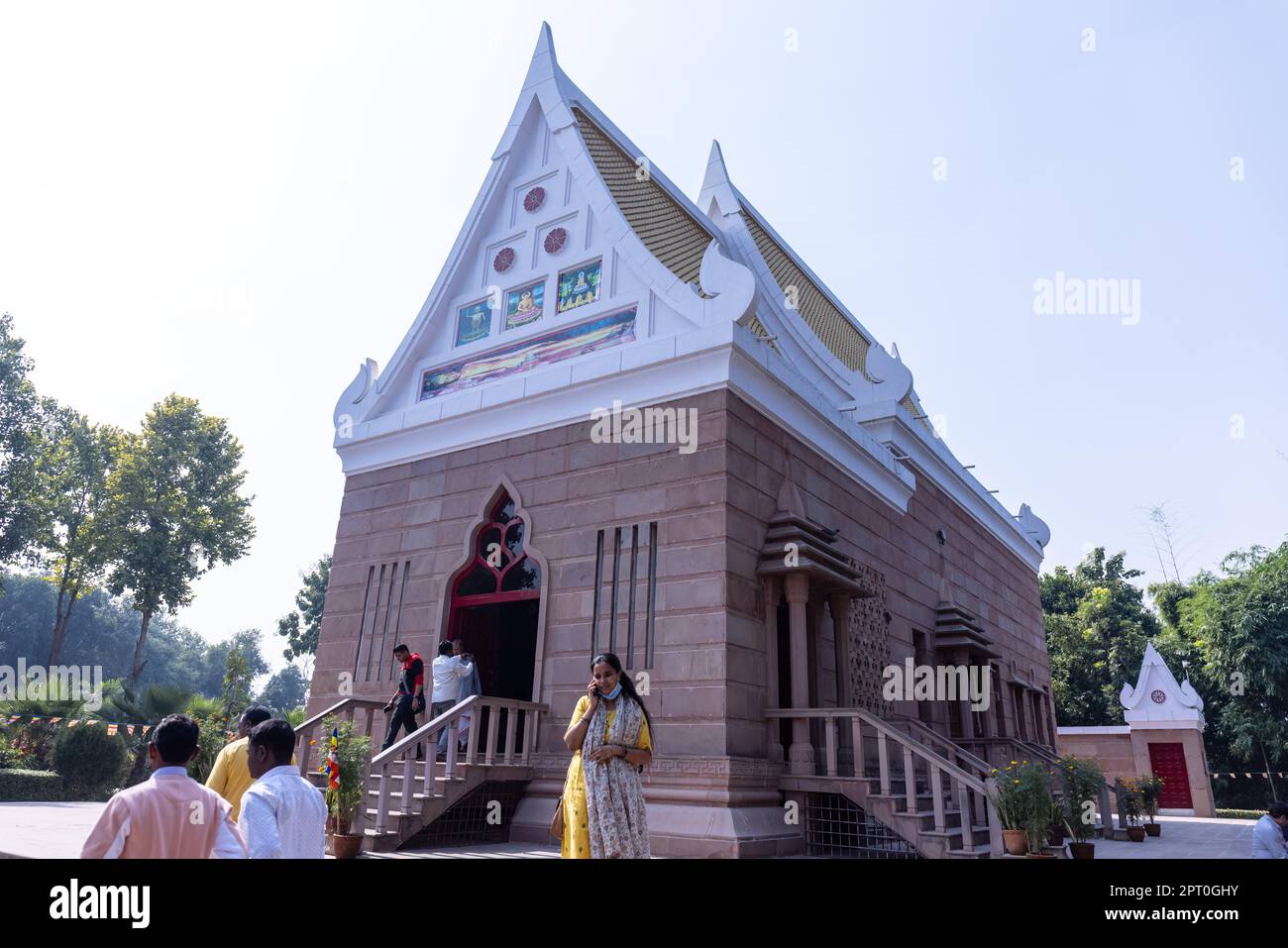 Sarnath, Uttar Pradesh, India - novembre 2022: Tempio buddista, vista architettonica del tempio del Buddha a sarnath a Varanasi. Foto Stock