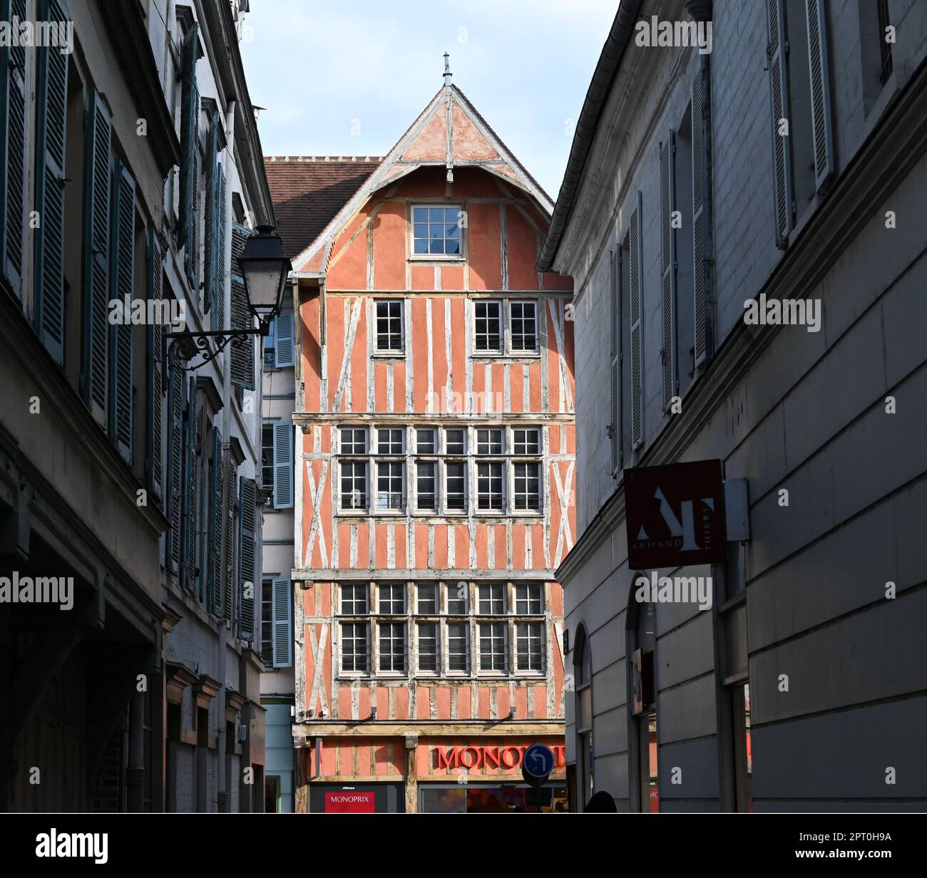 Vecchi edifici a graticcio a Troyes, Francia Foto Stock